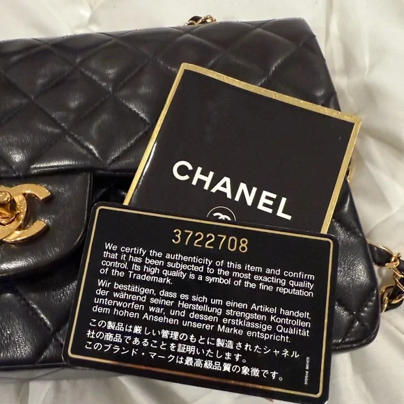 CHANEL Black lambskin medium classic flap - Picture 10 of 17